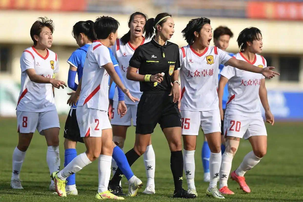 女足, 彩的比赛, 争冠区